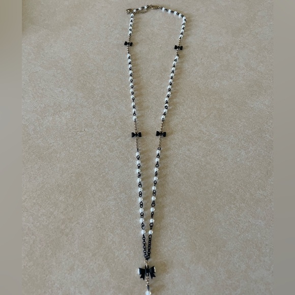 Betsey Johnson long black and white lips necklace - Picture 3 of 5